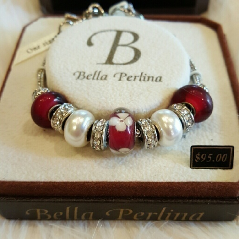 NWT RED AND‎ WHITE CHARM BRACELET